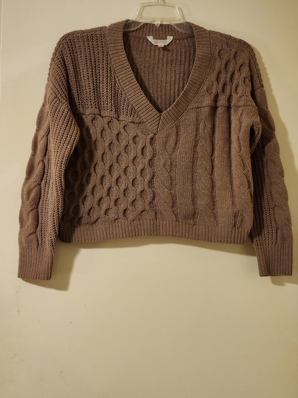 No Boundaries Juniors Cozy Cottagecore Taupe  Cable Knit Preppy V-Neck Sweater L